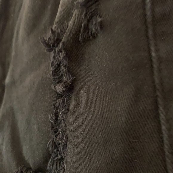 Vibrant Black Short Jeans - Picture 4 of 9